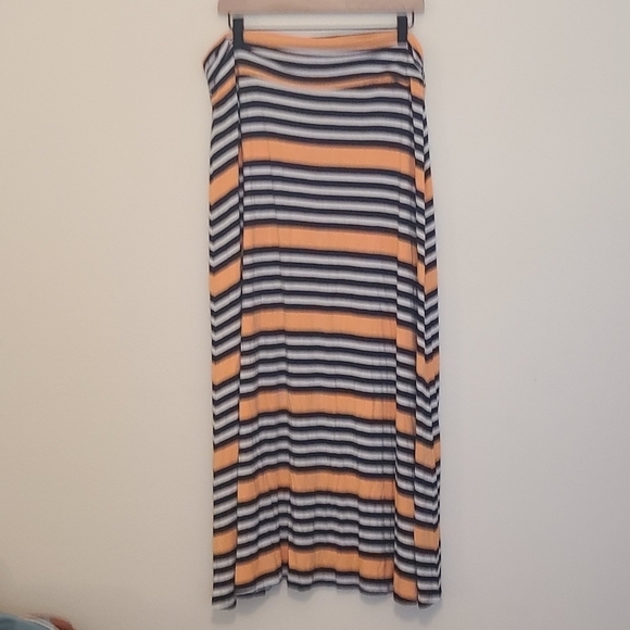 Merona Long Line Maxi Skirt Navy & Peach Color witih Stripes & Ruched Sides - Picture 2 of 6